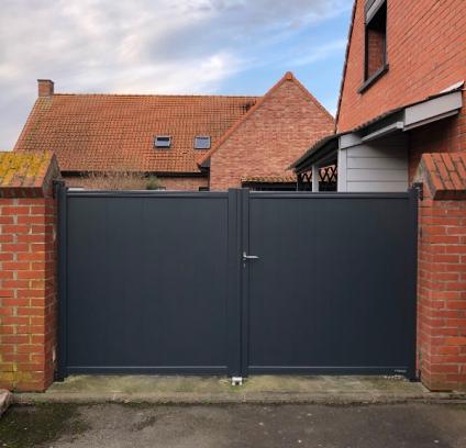 Portail aluminium manuel gris anthracite RAL 7016 sur mesure à Annoeullin