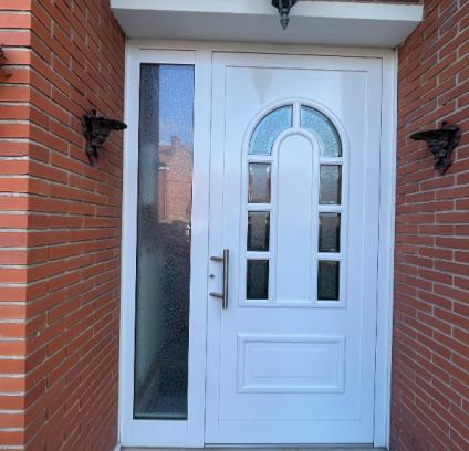 Porte d'entrée Aluminium blanche 96mm sécurisée – Installation à Oignies