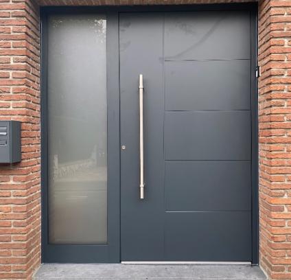 Porte d’entrée gris anthracite RAL 7016 96mm sécurisée et élégante à Wattignies