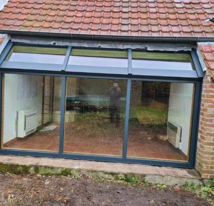 Installation d'une verrière mixte bois-aluminium RAL 7016 à Bouvines