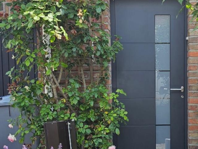 Porte d’entrée aluminium sécurisé teinte gris anthracite 7016 près de Libercourt