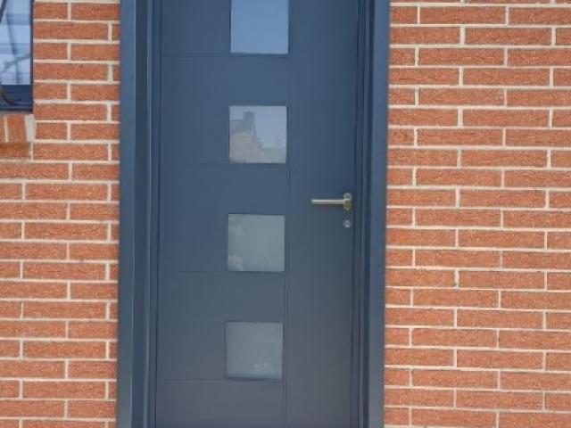 Porte d'entrée gris anthracite ral 7016 de 96mm et 7 points à crochets sur Wahagnies