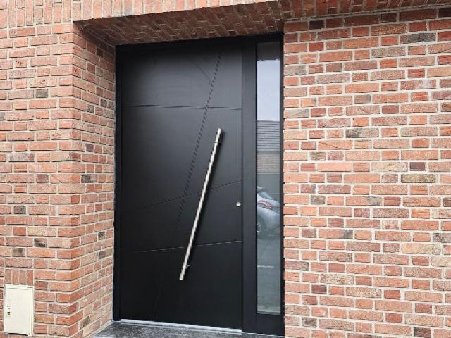 Porte d'entrée en aluminium Kompotherm E-386R – Élégance et Durabilité