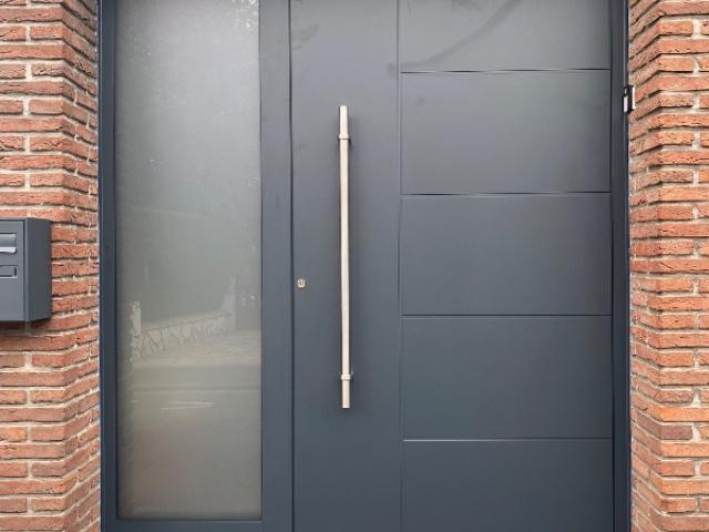 Porte d’entrée gris anthracite RAL 7016 96mm sécurisée et élégante à Wattignies